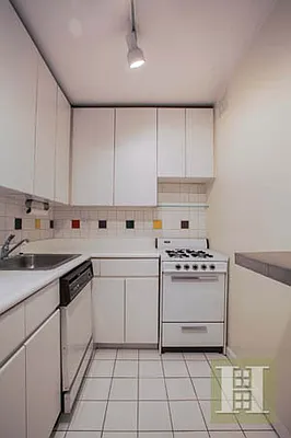 Rented by Halstead Real Estate | media 15