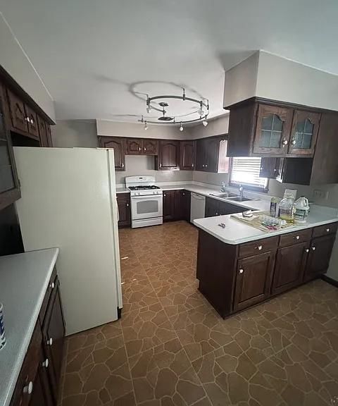 1926 W Grange Ave — Photo 2