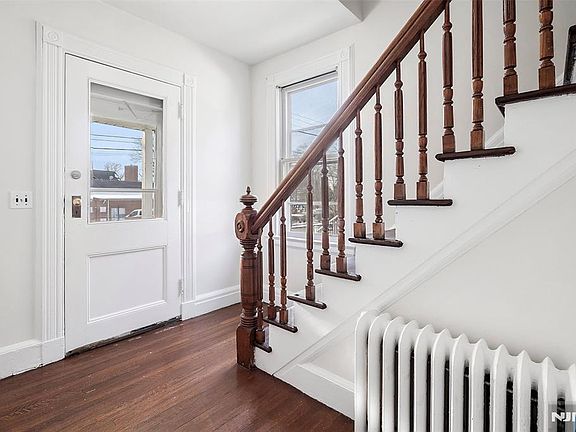 3rd image of 101 Brook Ave