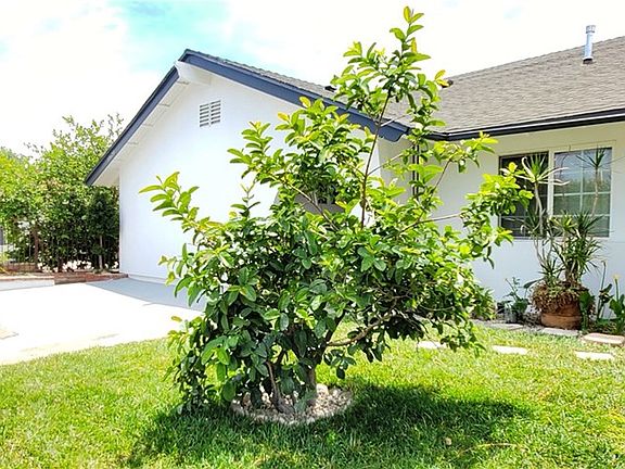 3rd image of 11622 Cantlay St