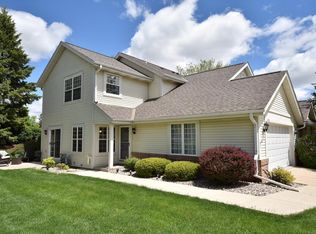14110 W Lenox Dr, New Berlin, WI