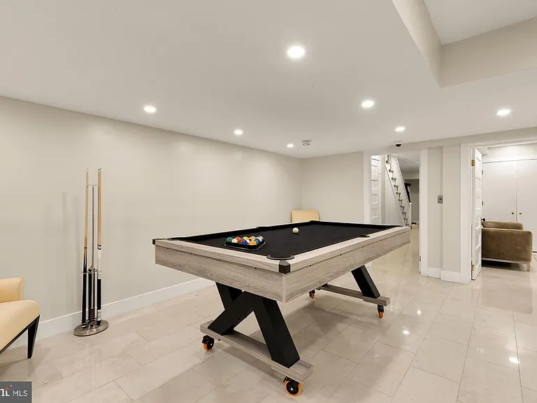 2137 R St NW — Photo 32