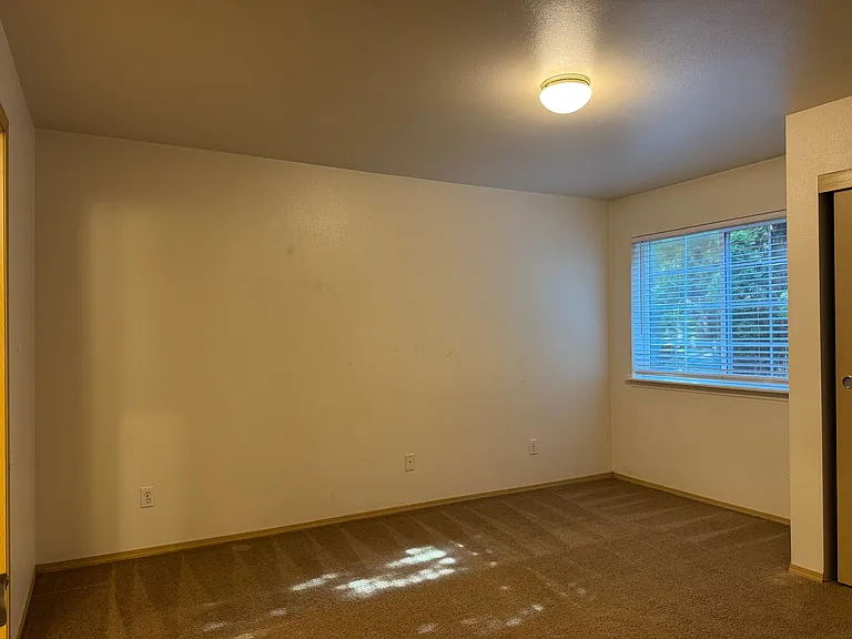 Quiet 2-Bed 2-Bath Apartments Close to WOU with Beautiful Landscaping In-Unit Washer/Dryer — Photo 6
