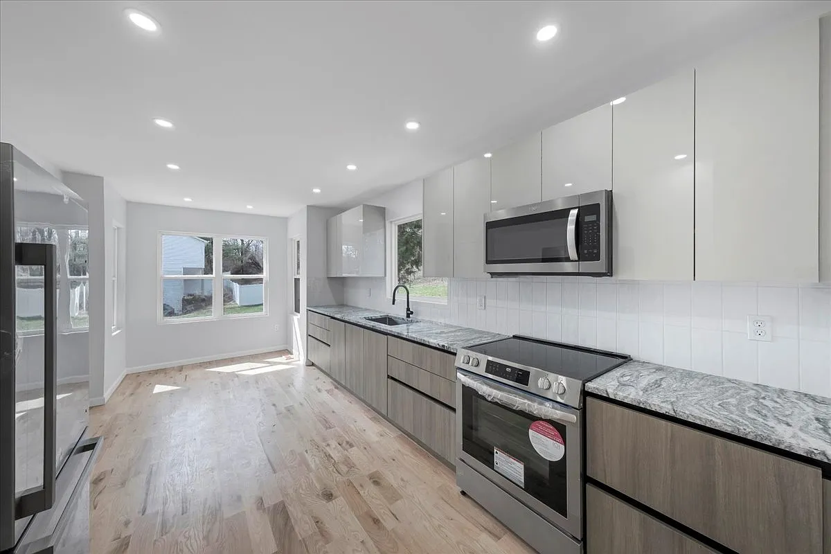 3 bed, 1612 sqft, $3,200 — Photo 1