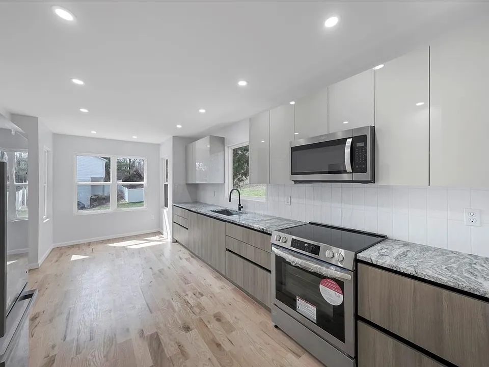 1435 Route 208