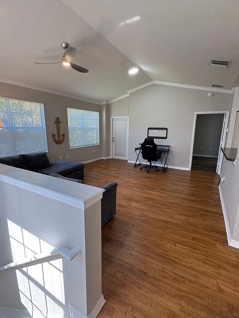 Bright & Beautiful 2/2 Condo in The Estates of Stuart — Photo 4