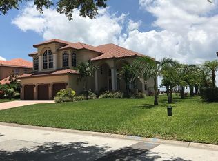 2070 Carolina Ave NE, Saint Petersburg, FL 33703