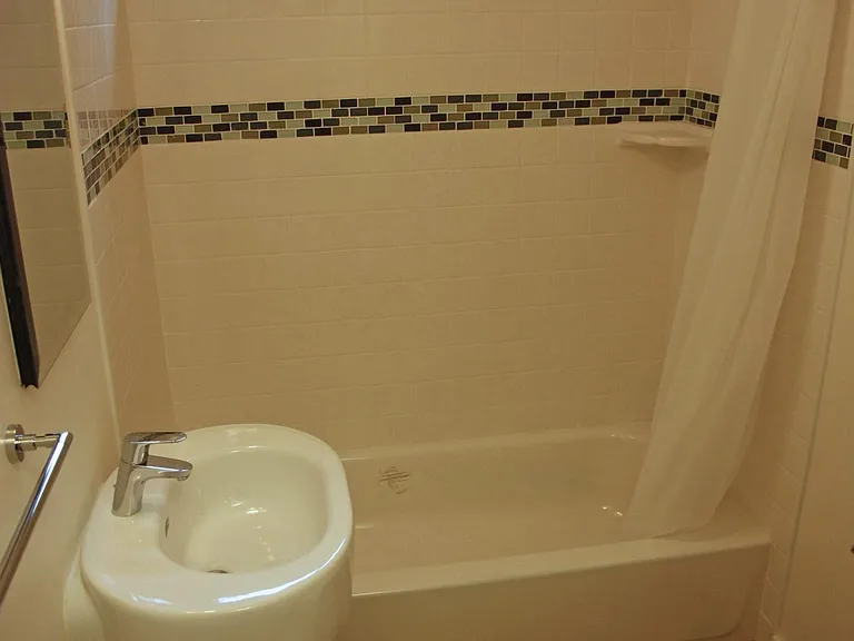 1425 Foothill Blvd — Photo 8