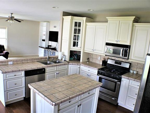 3rd image of 3421 Prairie Dr