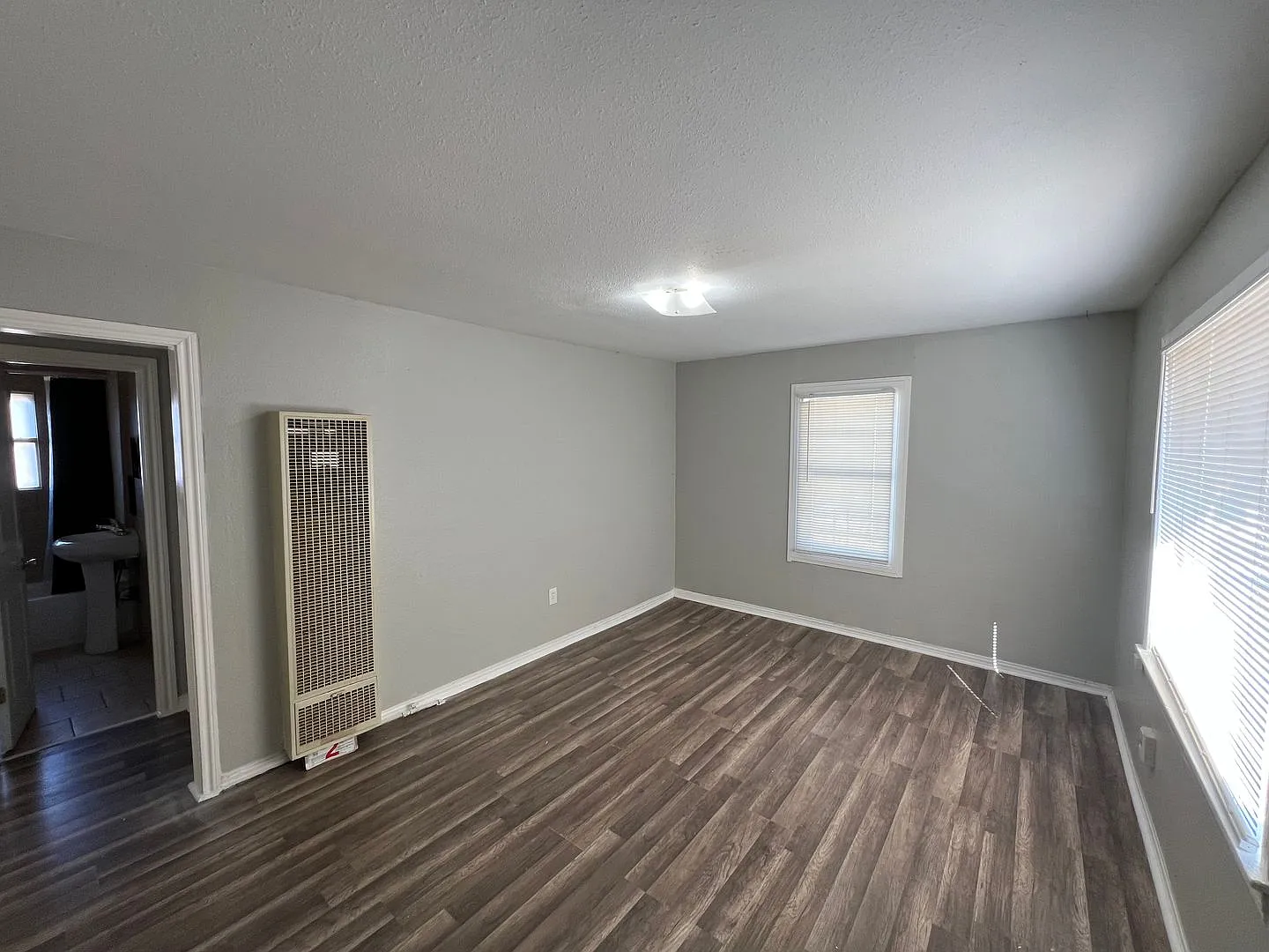 Super cute 2 bed at the right place and price — Photo 2