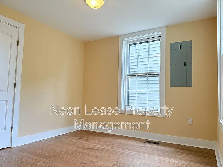 107 NW Front St — Photo 9
