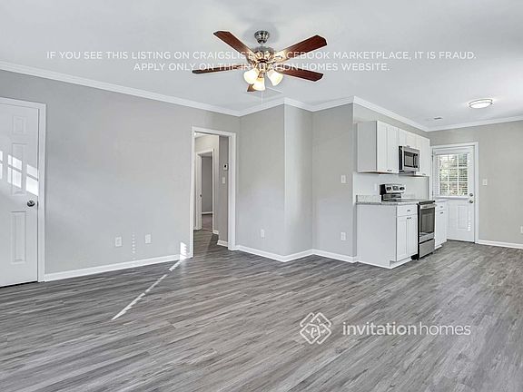 3rd image of 843 Meadow Pl