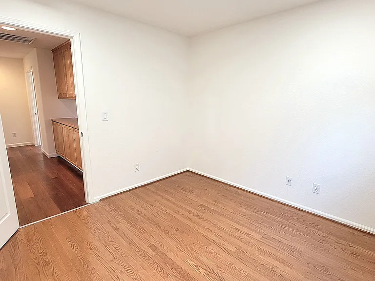 925 Gates St — Photo 32