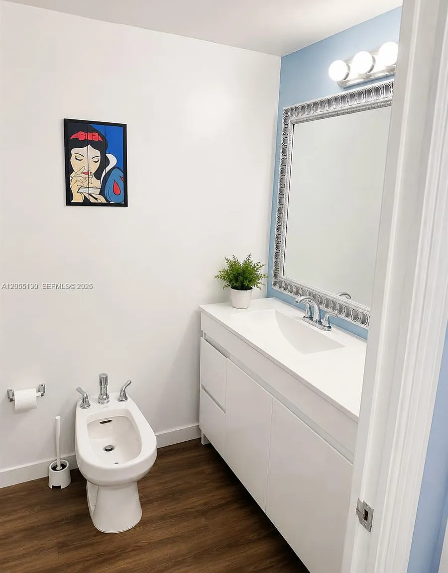 Lejeune Plaza Condo — Photo 3