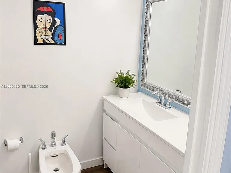 215 SW 42nd Ave #710 — Photo 3