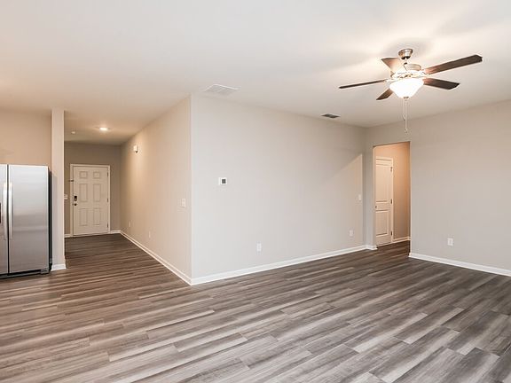 4th image of 265 Pond Ct
