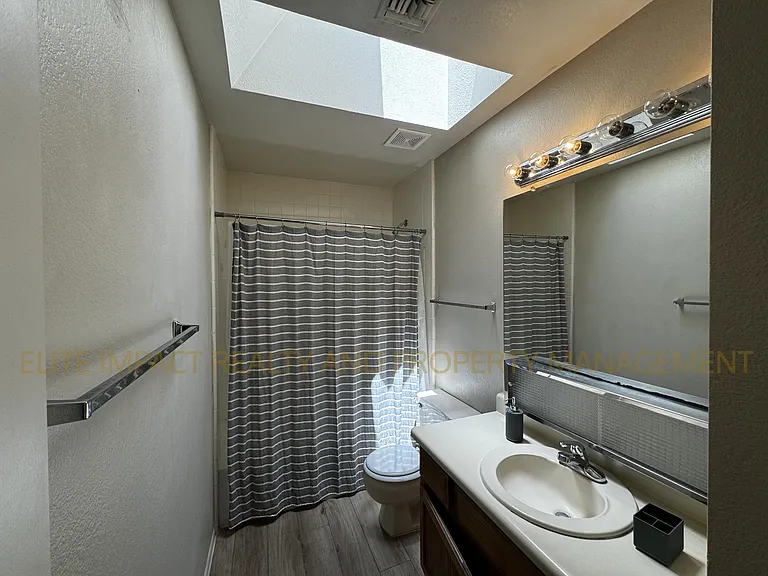 1817 E Lester St #3 — Photo 15