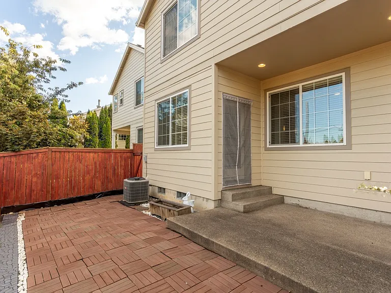 4768 NW Huserik Dr — Photo 32