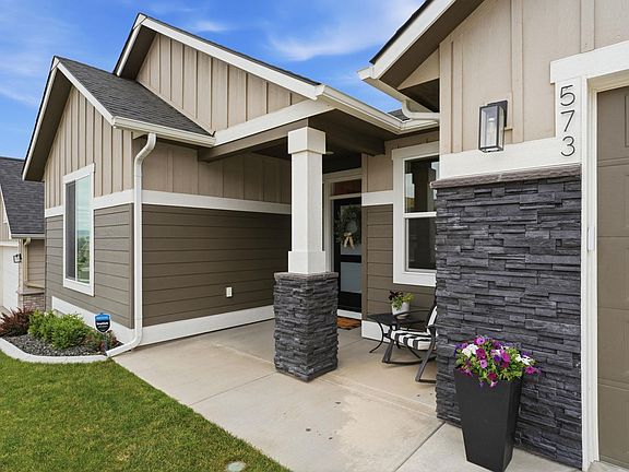3rd image of 573 Lazio Way