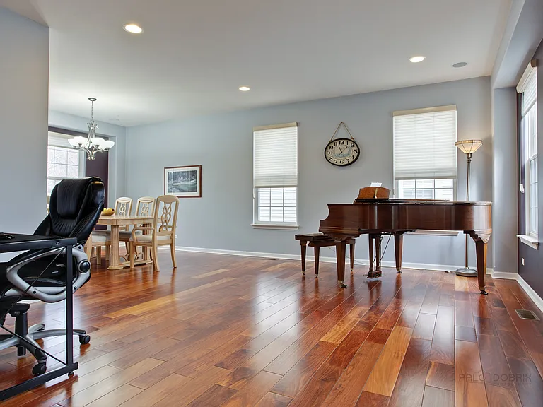 620 Geneva Ct — Photo 5