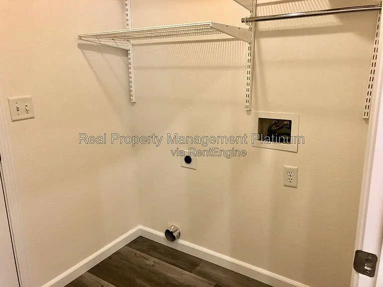 2667 Santa Ana Ave — Photo 15