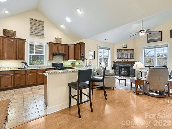 4th image of 24 Craftsman View Dr