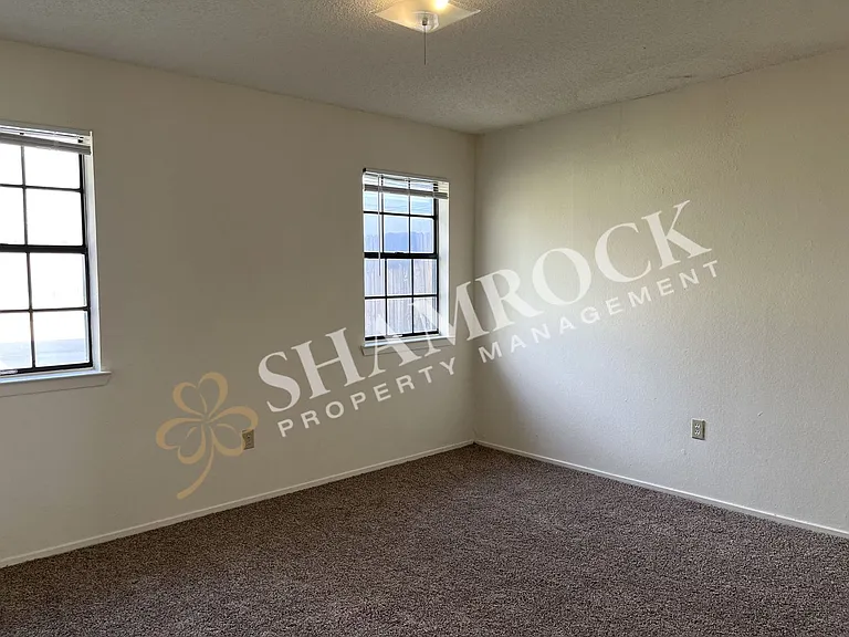 906 Lancelot Cir — Photo 7