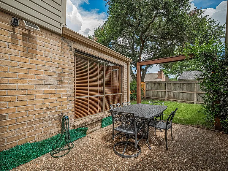 12231 Carriage Hill Dr — Photo 46