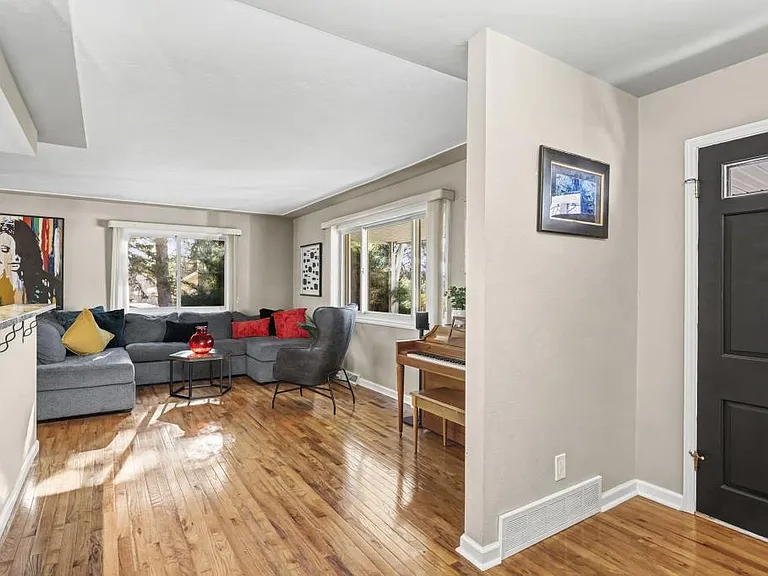 19 Dale Pl — Photo 4