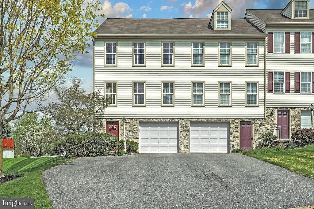 1032 Hearthridge Ln photo 1
