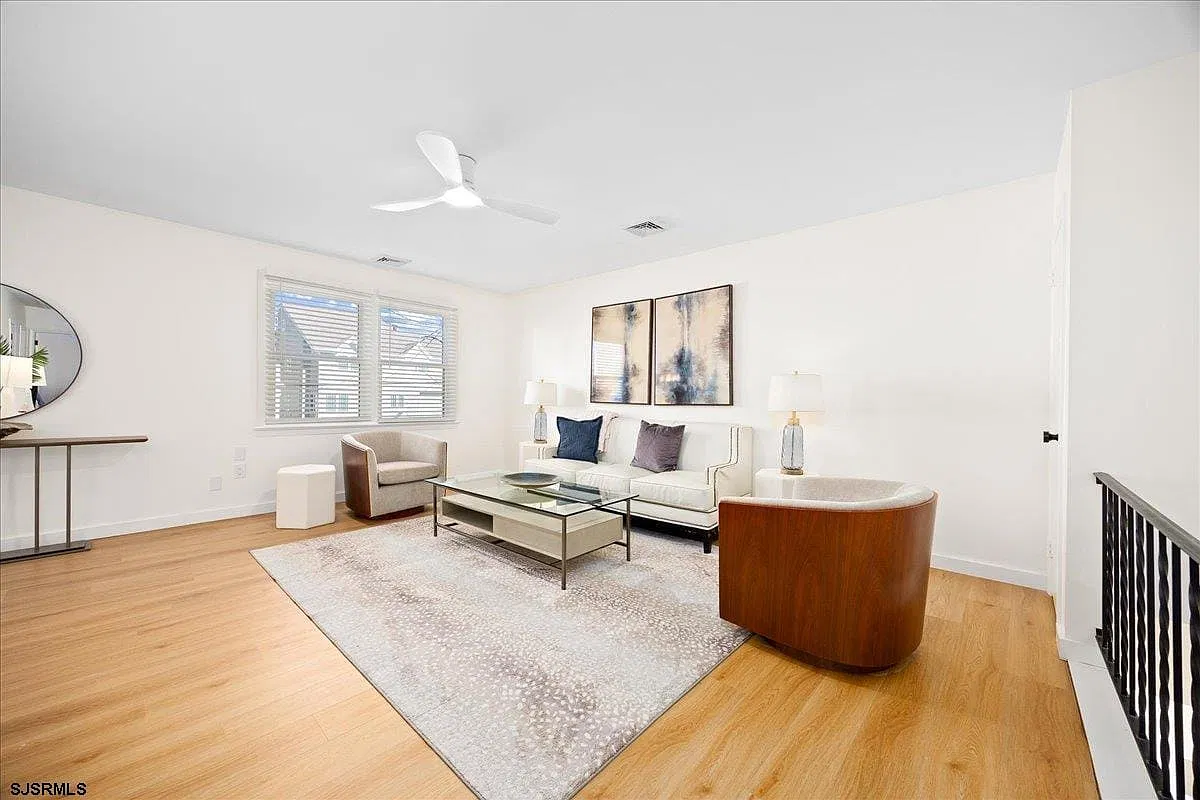 2 bed, 1.0 bath, $2,450 — Photo 4