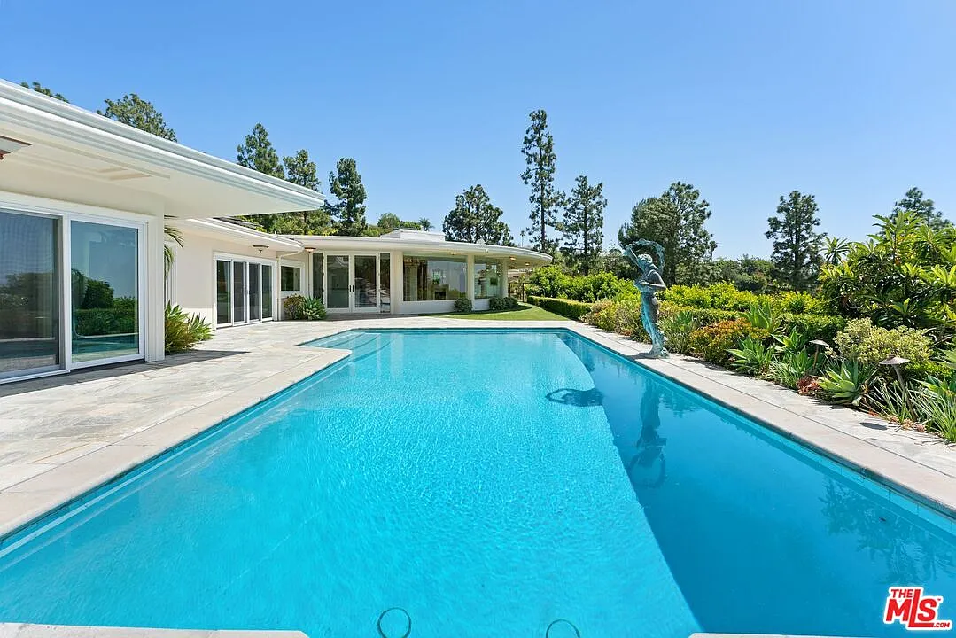 5 bed, 5.5 bath, 5322 sqft, $24,500 — Photo 1