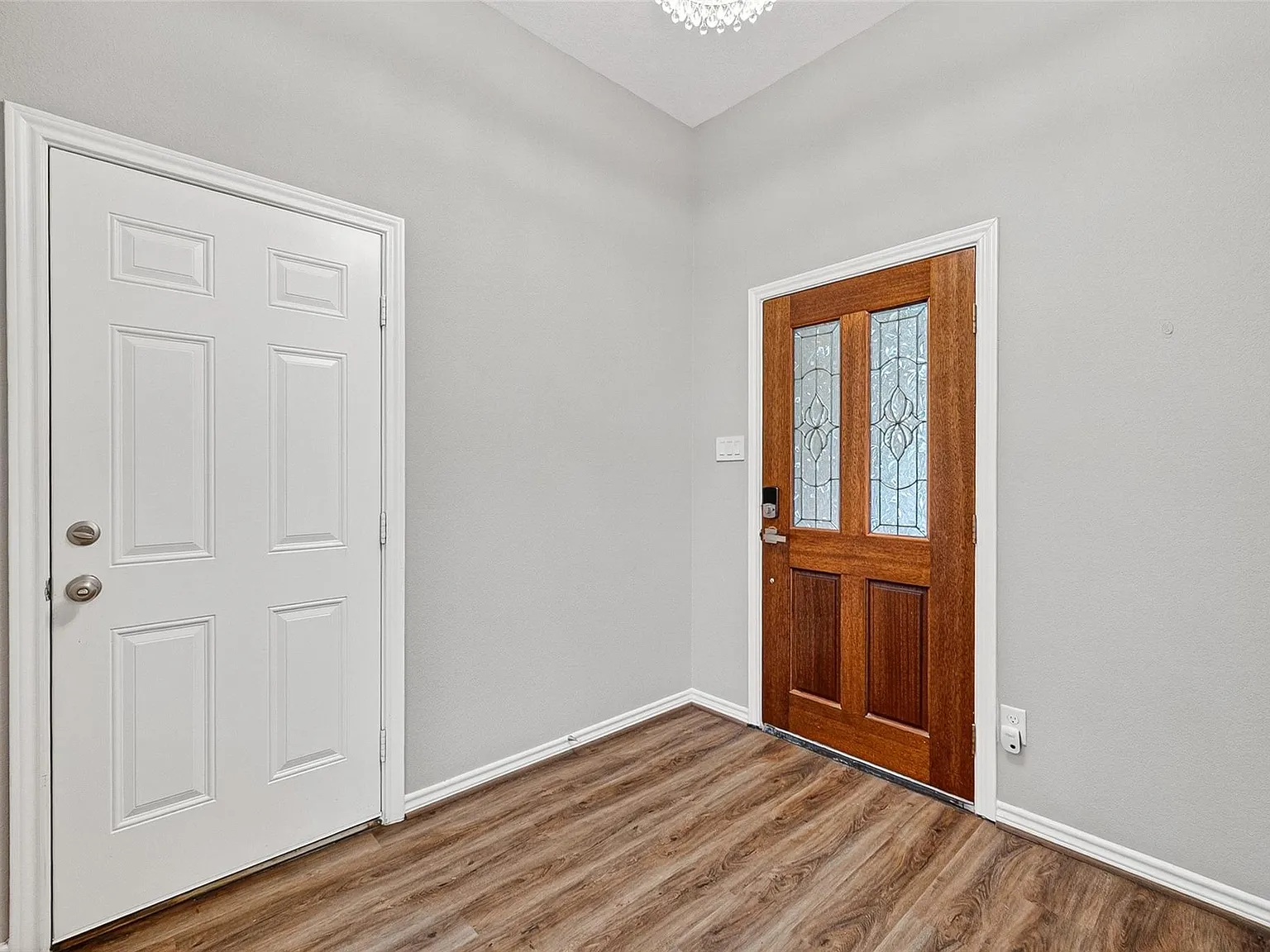 3 bed, 2.5 bath, 2352 sqft, $2,500 — Photo 3
