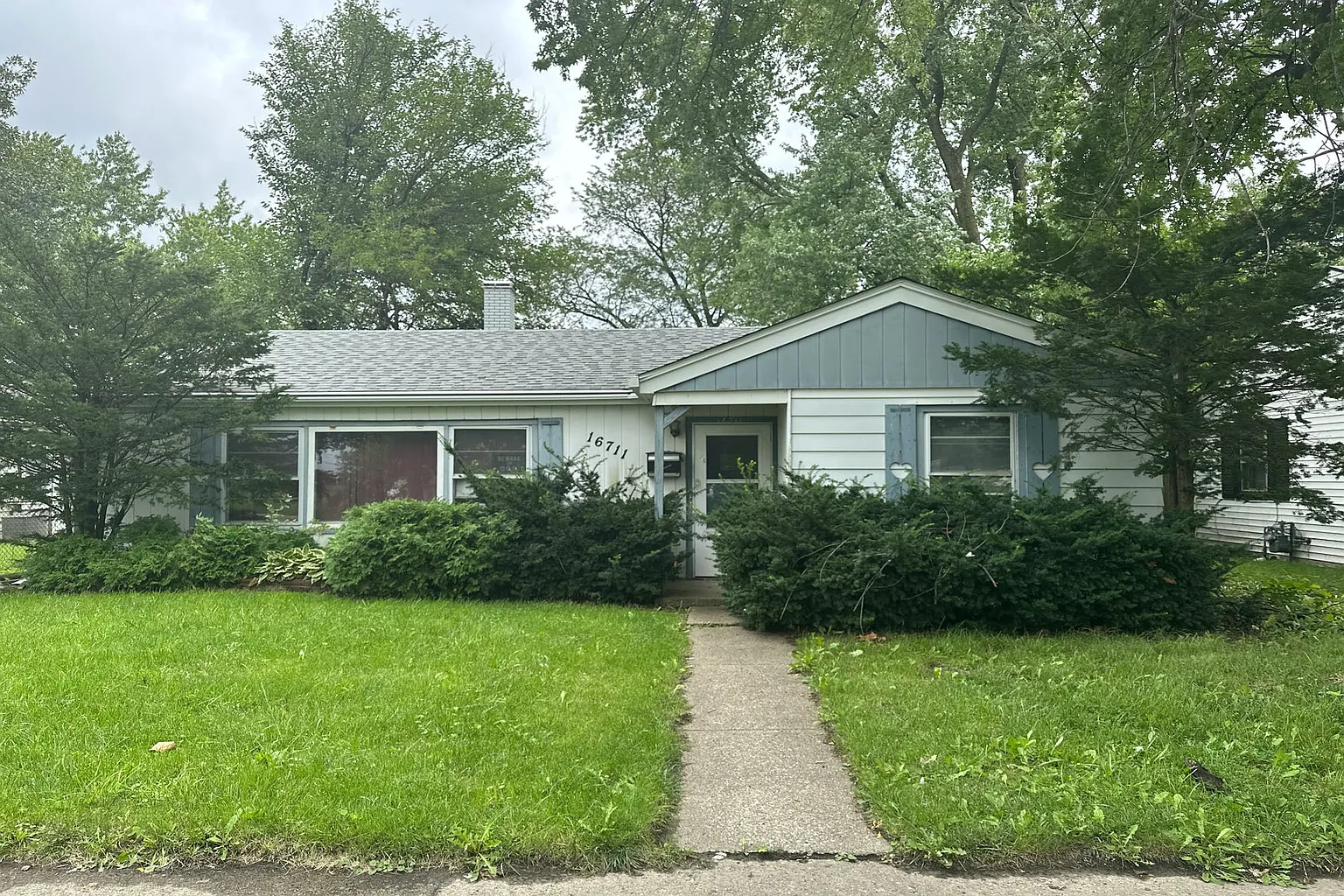 16711 Western Ave photo 1