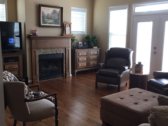4th image of 411 Arden Ln N