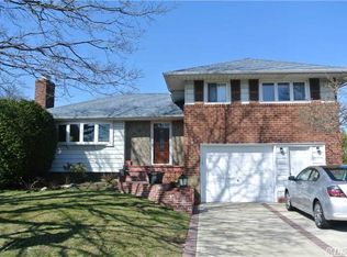 14 Parkway Dr, Syosset, NY 11791