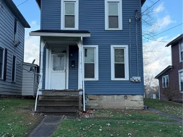 611 Riverside Dr, Saint Marys, WV 26170