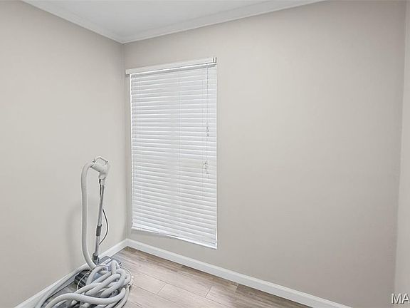 5th image of 302 John Henry St
