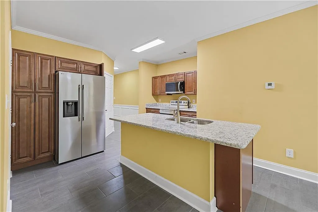 3 bed, 2.5 bath, 2004 sqft, $2,500 — Photo 4