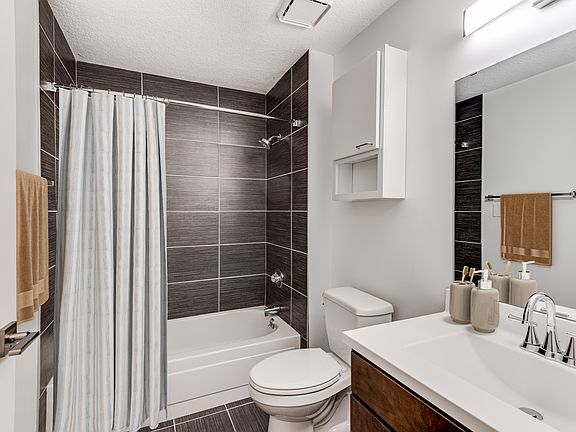 5th image of 2730 Hazelwood St #207