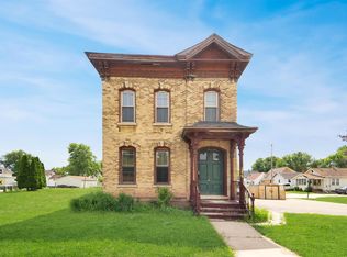 612 N Main St, Neenah, WI 54956