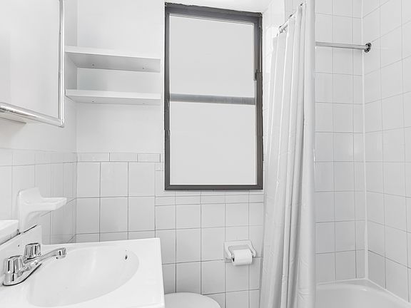 5th image of 543 1/2 E 6th St APT 5