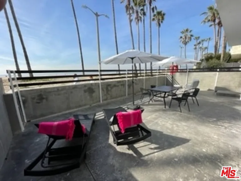 2609 Ocean Front Walk — Photo 17
