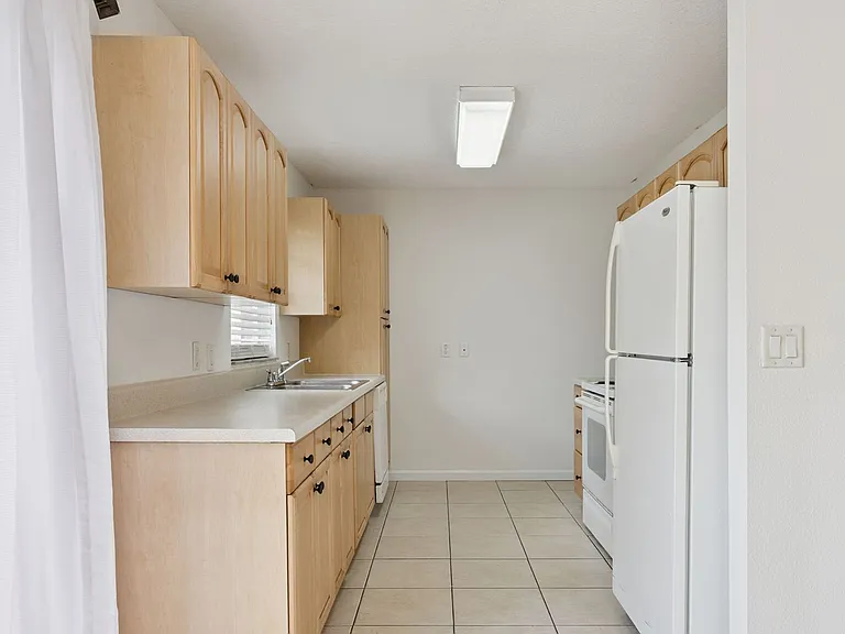 1105 N Rockingham Ave — Photo 9