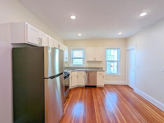 3rd image of 8-10 Lowell Cir #2