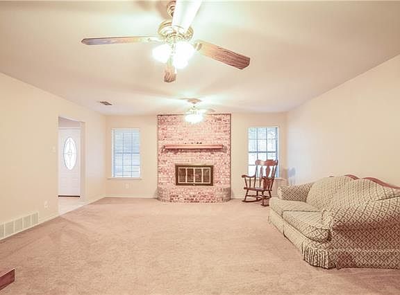 5th image of 801 Willow Creek Dr