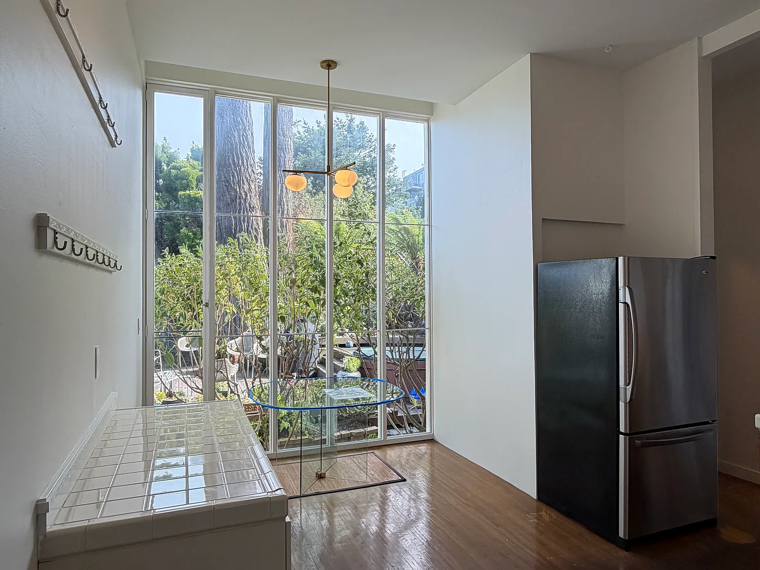 2 bed, 1200 sqft, $7,300 — Photo 3