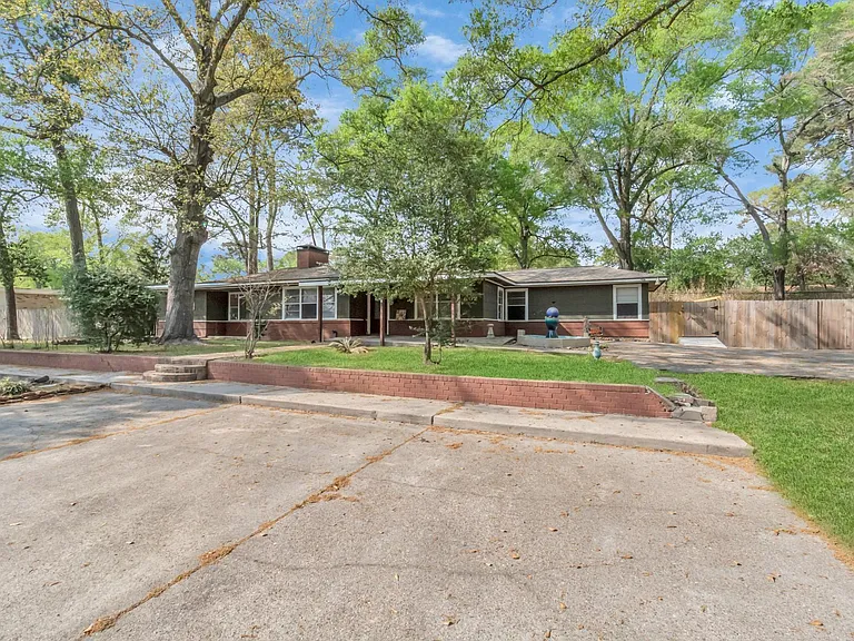 602 Everett St — Photo 43