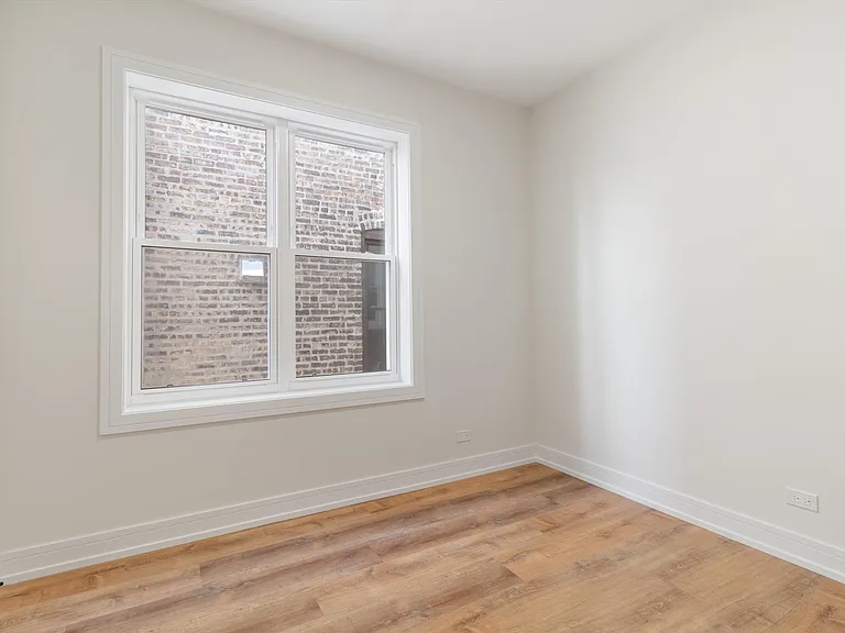 839 N Rockwell St #2R — Photo 11