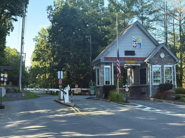 142 Edinburgh Rd, Bushkill, PA 18324